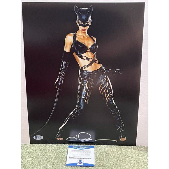 Signed 14” X 11” Halle Berryw/ Beckett COA Autograph As Catwoman Batman Storm